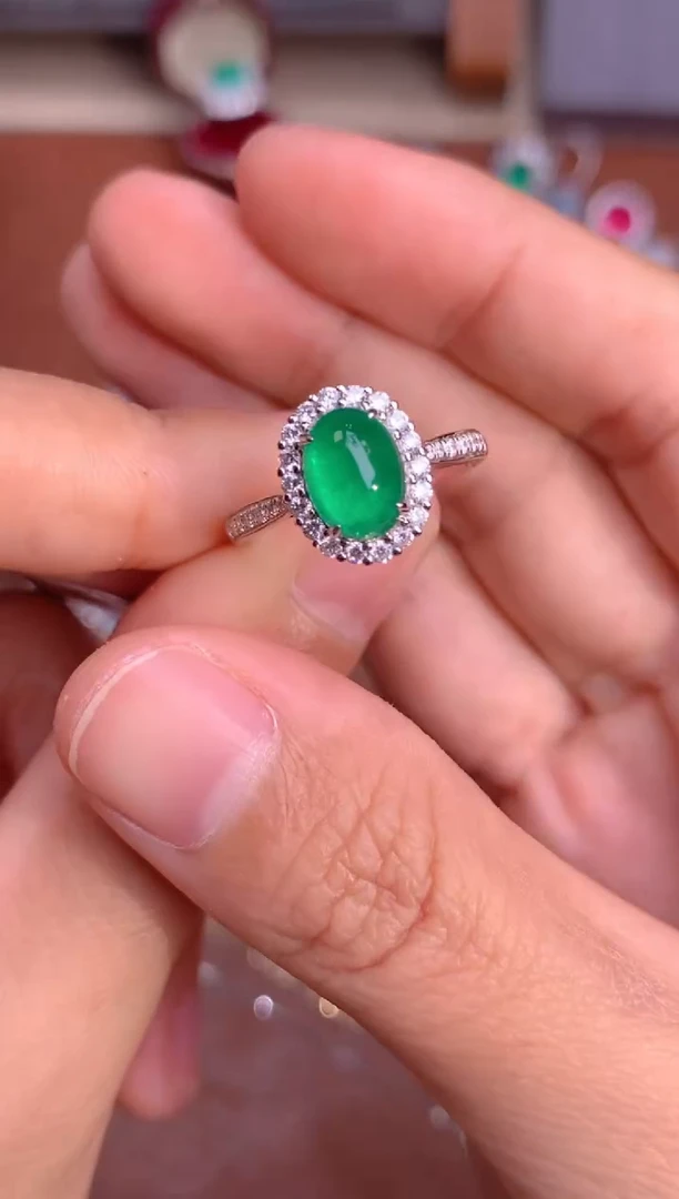 【闪购商品】祖母绿戒指18K金镶嵌1.65CT