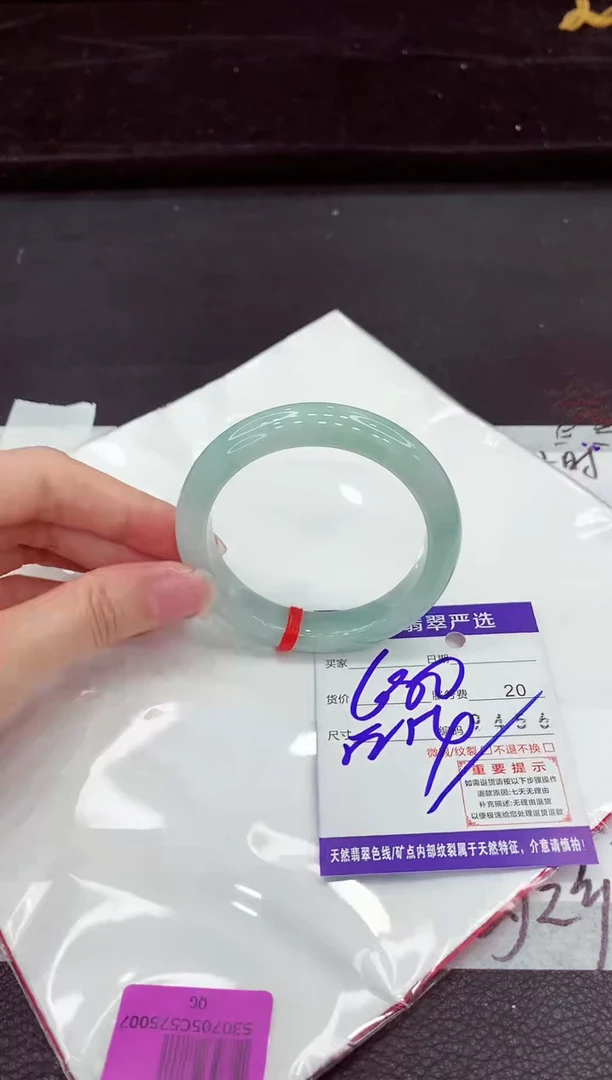 翡翠手镯未镶嵌1111111111111111