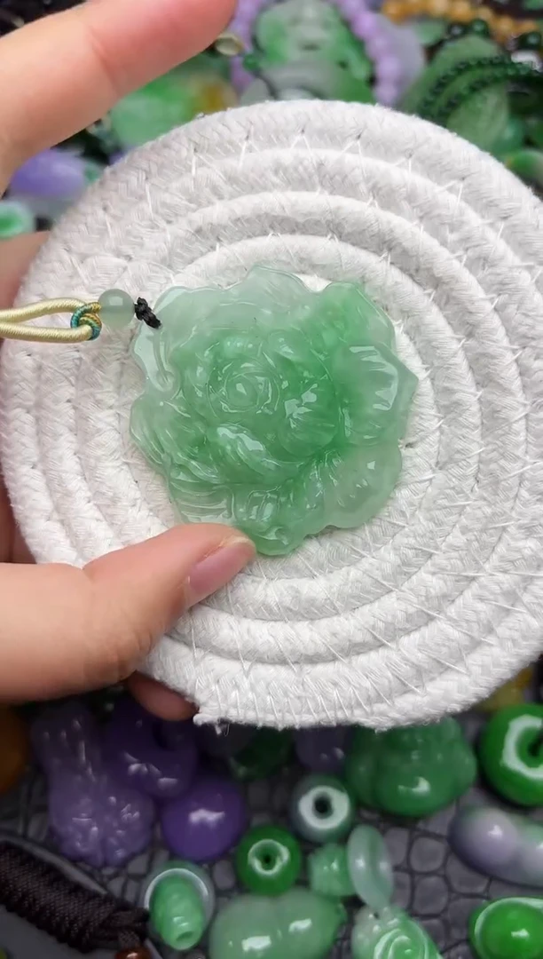 颈饰未镶嵌翡翠缅甸翡翠吊坠