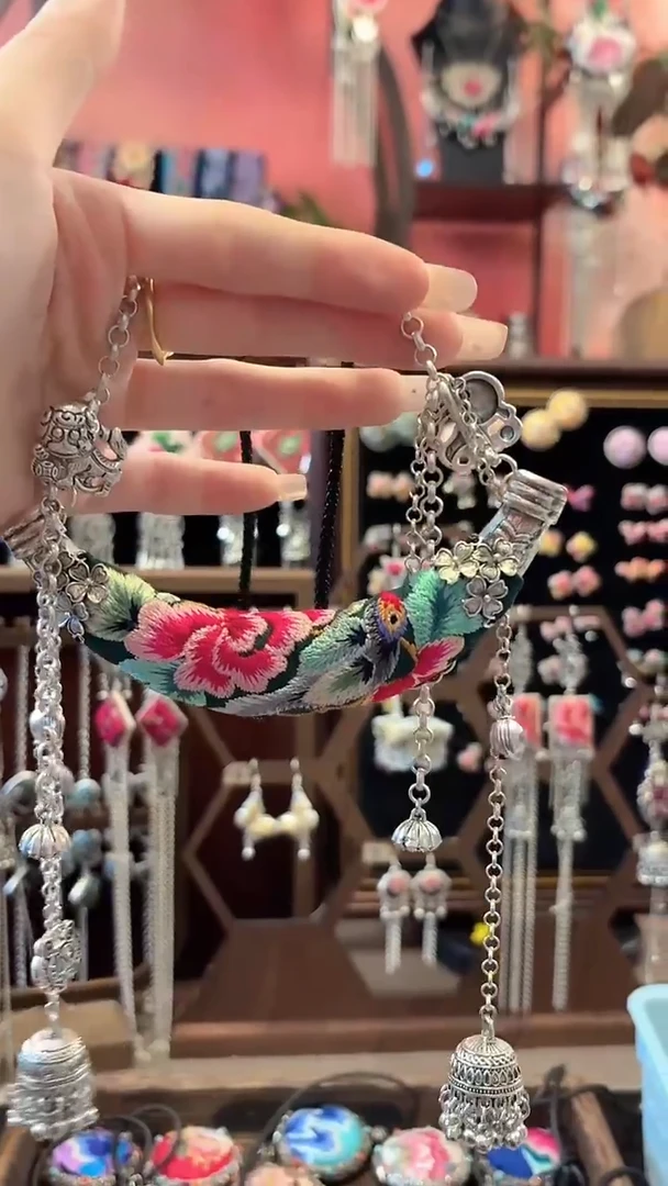 织绣 云织谣民族风精美饰品   219