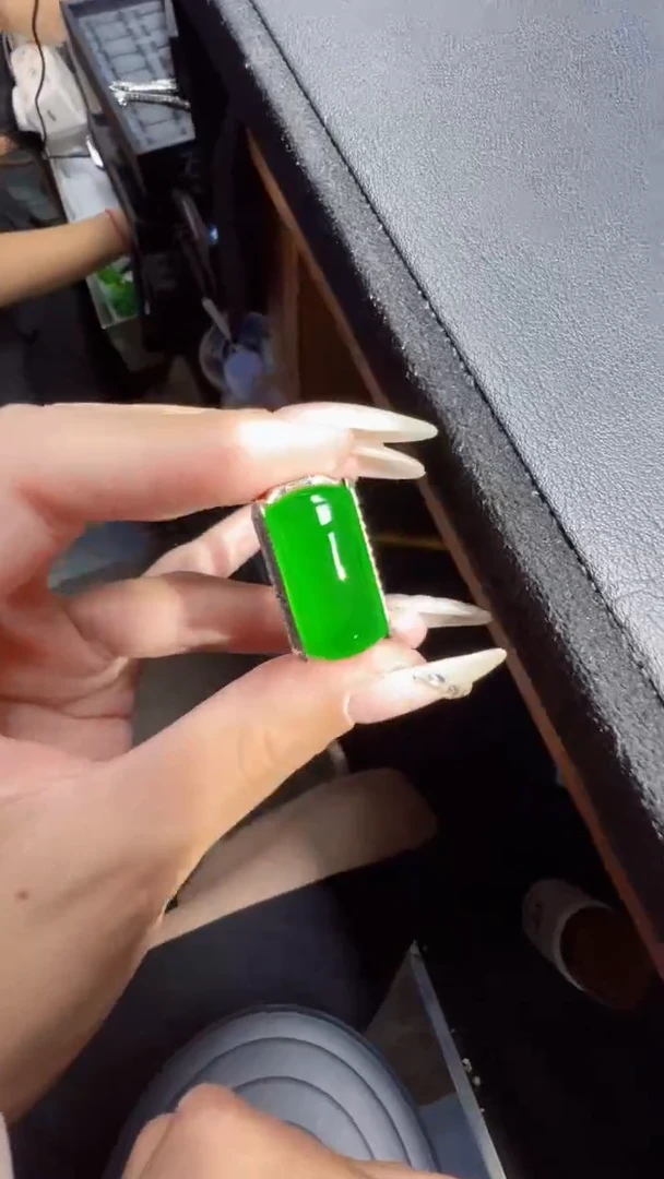 未镶嵌定制翡翠翡翠A货有轻微色差属于正常现象，马鞍多样性发货1