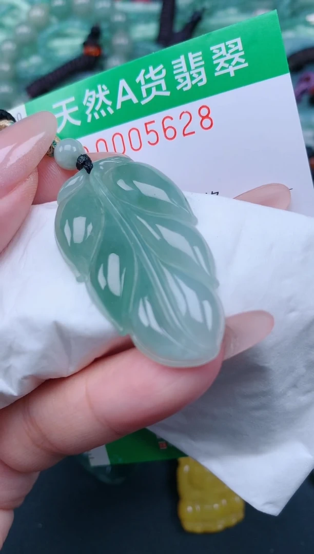 翡翠未镶嵌颈饰.0005628