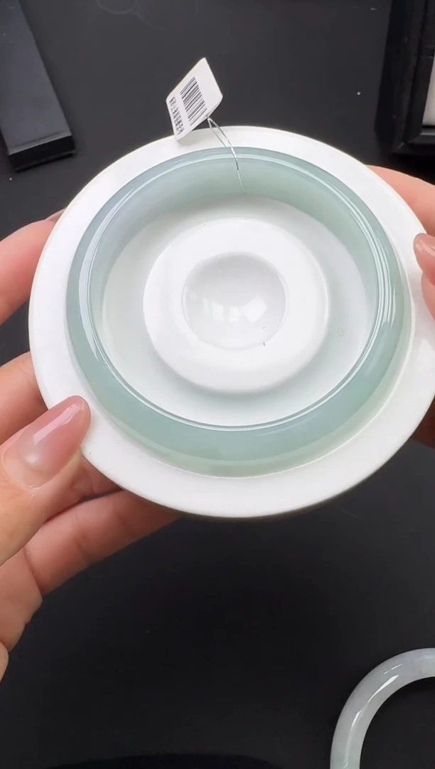 翡翠手镯未镶嵌手镯