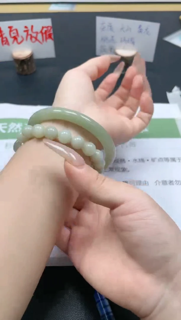 【闪购商品】石英质玉手镯未镶嵌42/60.3