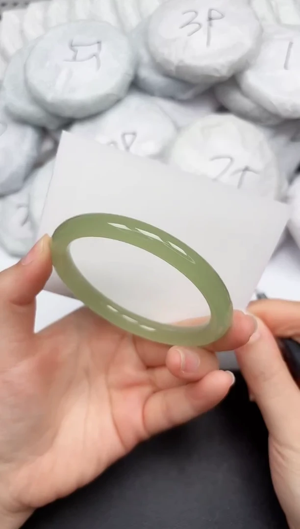 未镶嵌手镯石英质玉48-60.6