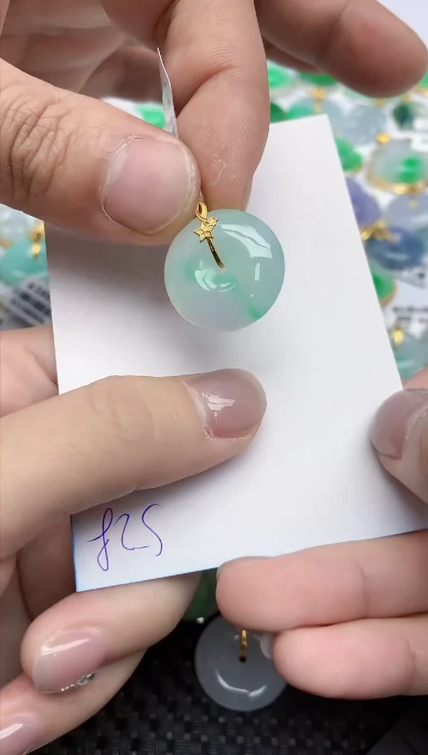 【闪购商品】翡翠挂件18K金镶嵌天然翡翠A货