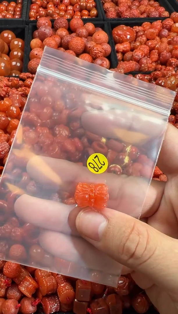 南红玛瑙未镶嵌颈饰1