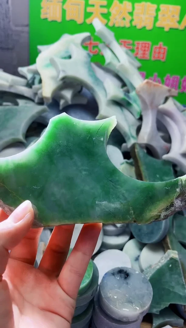 翡翠未镶嵌颈饰天然翡翠A货243