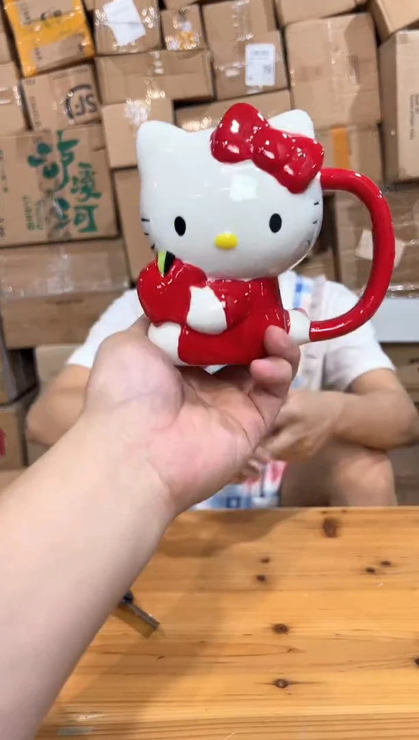 瓷片红色kt猫抱苹果全身杯