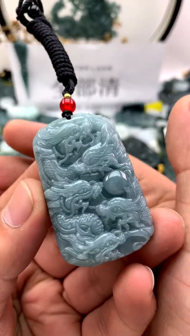 翡翠未镶嵌颈饰九龙牌