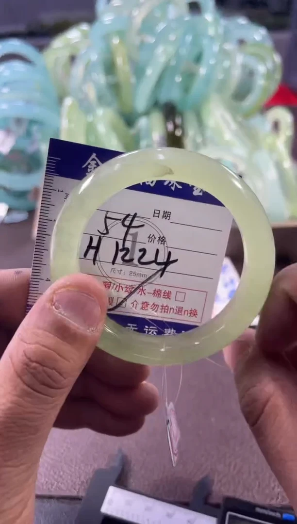 未镶嵌蛇纹石玉手镯1