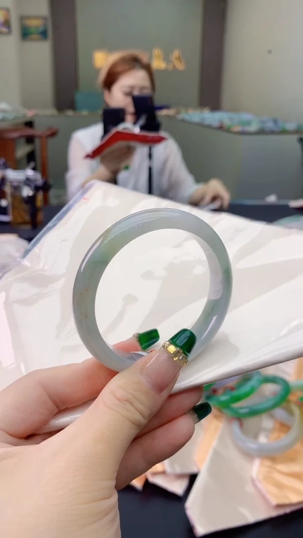 翡翠手镯未镶嵌1019857371