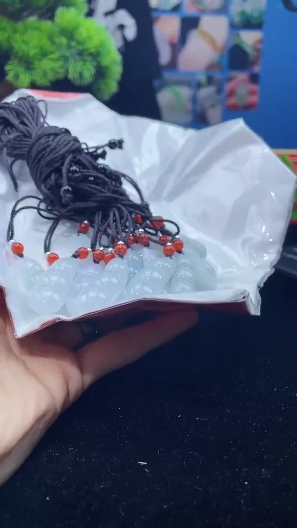 【闪购商品】翡翠挂件未镶嵌一姐|611196|多样性发一件（配绳）