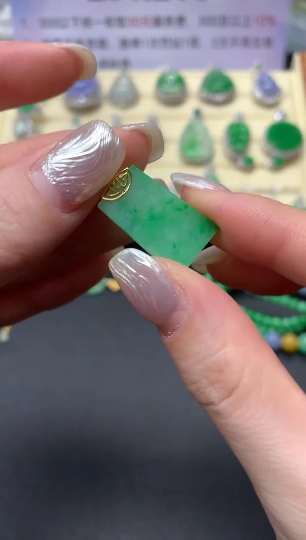 【闪购商品】翡翠吊坠(不含链)18K金镶嵌吊坠|800+80