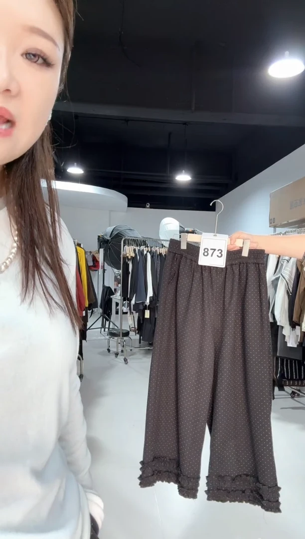 873-黑色波点裤子···