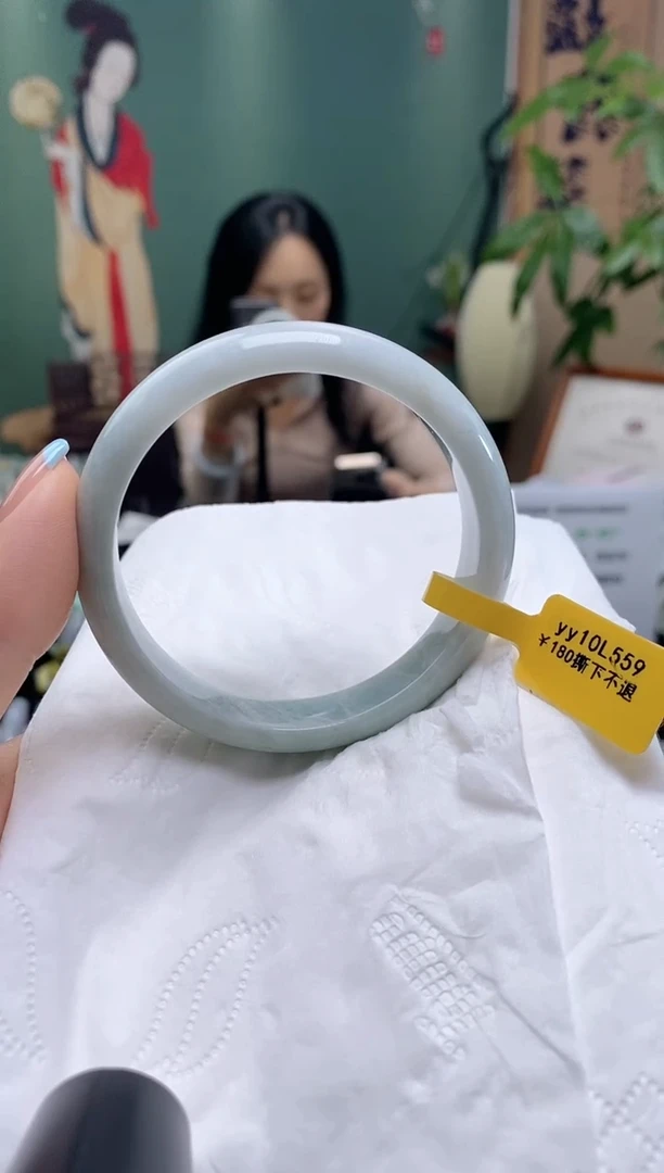 翡翠手镯未镶嵌小*、55.9圈口t