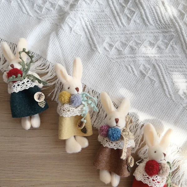 可衣-【毛呢裙兔兔】森系纯手工定制布艺胸针发夹