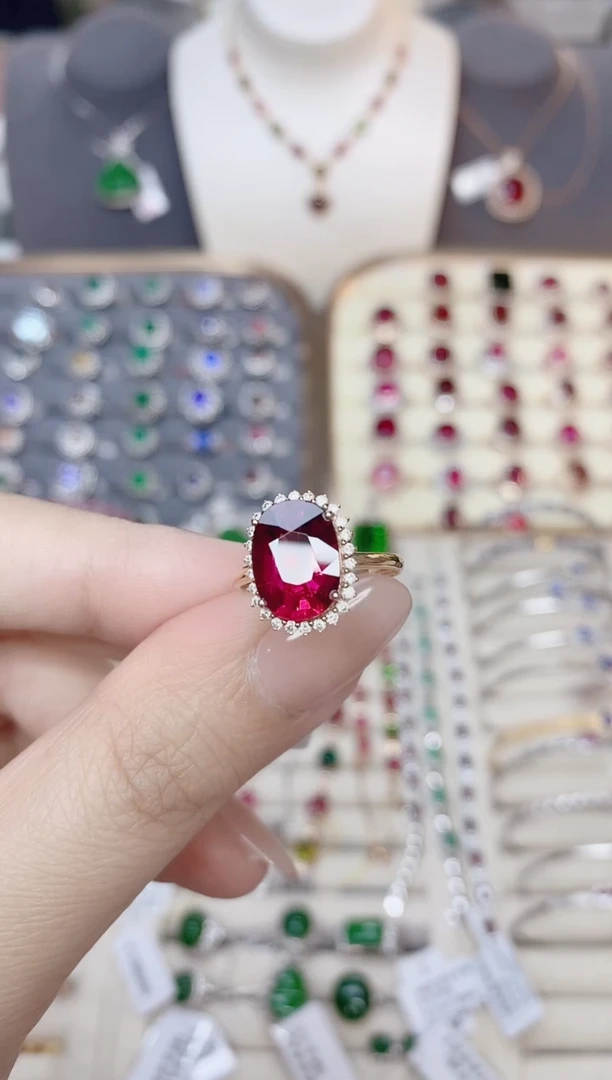18K金镶嵌碧玺戒指碧玺3.7CT