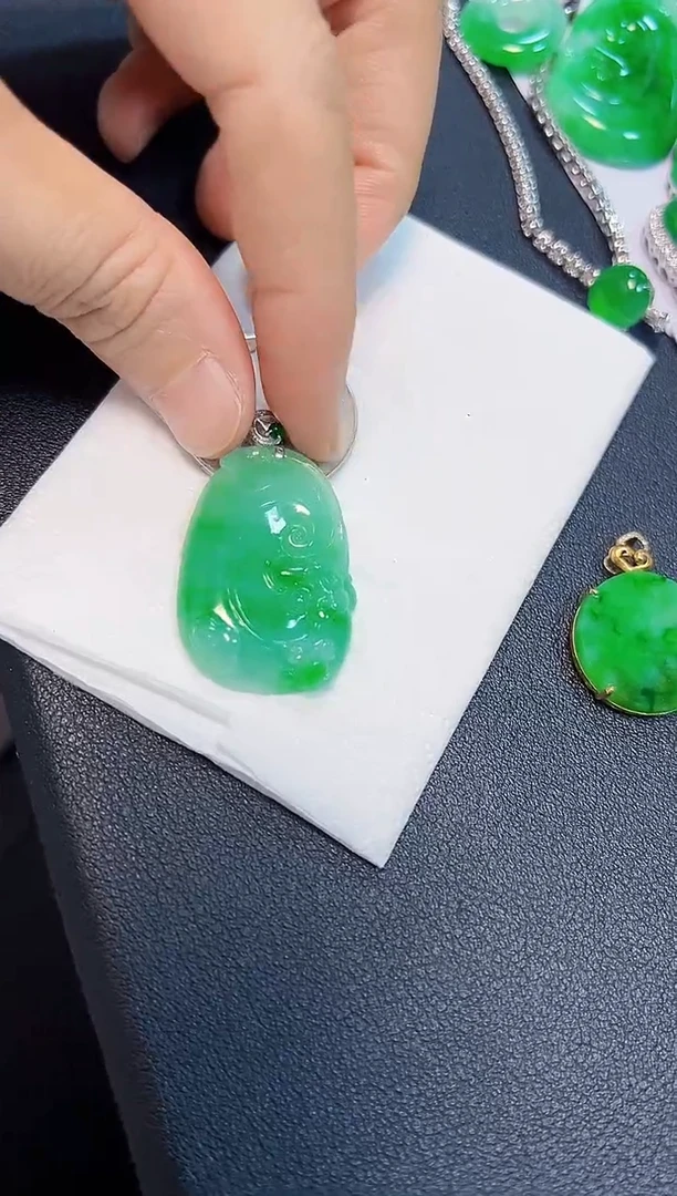 吊坠(不含链)18K金镶嵌翡翠3280