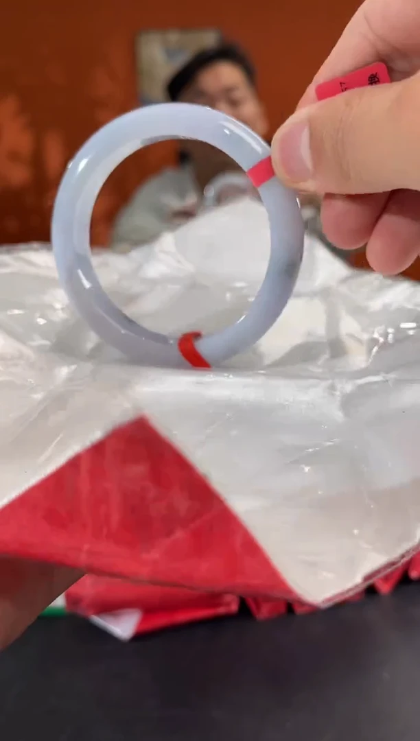 未镶嵌手镯翡翠沙**滴翡翠手镯