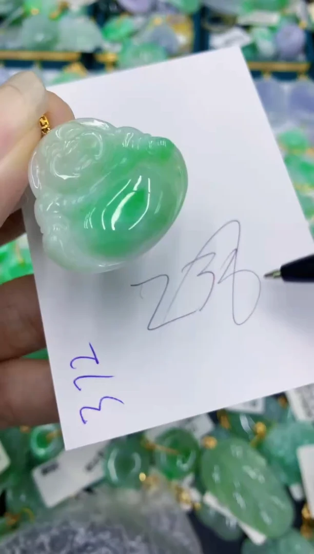 翡翠18K金镶嵌颈饰11111111111