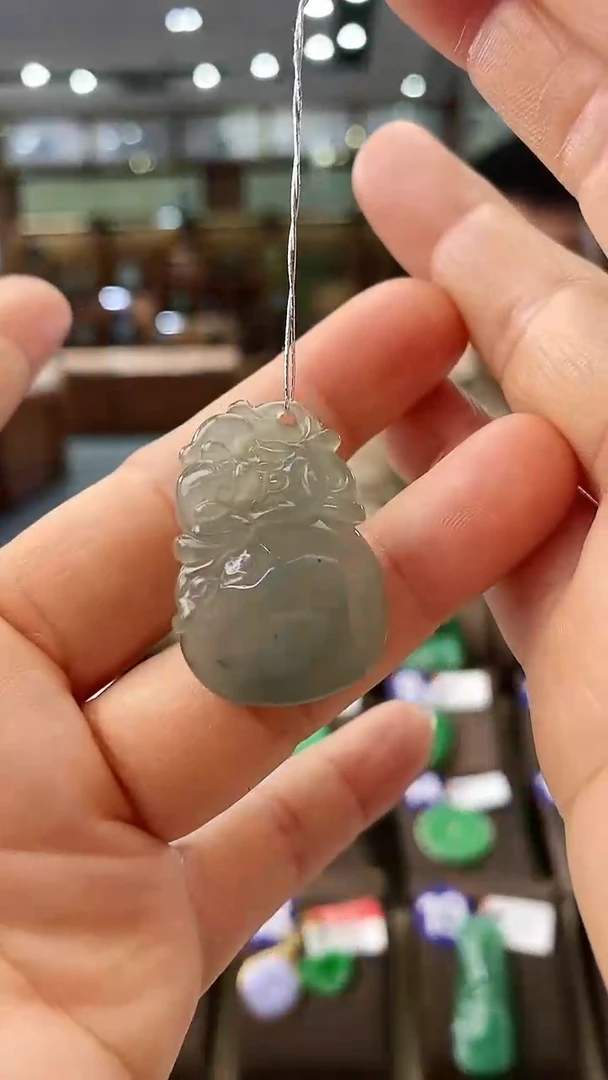 【闪购商品】翡翠颈饰未镶嵌福瓜