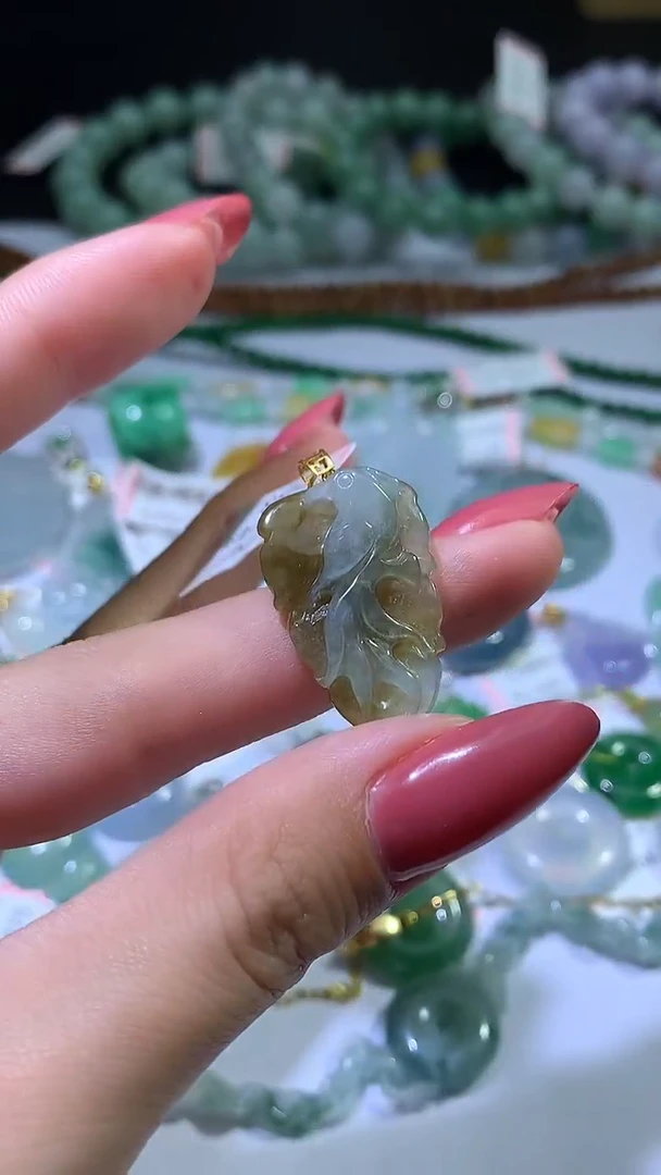 颈饰18K金镶嵌翡翠ZX018905