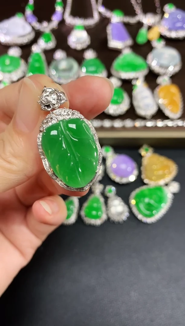 吊坠(不含链)18K金镶嵌翡翠148|