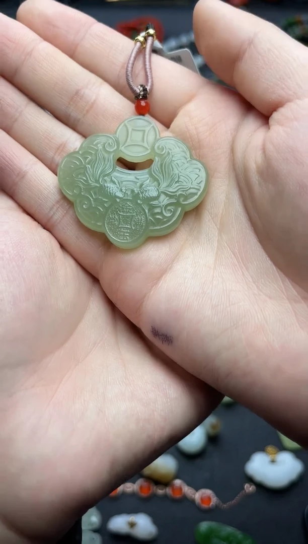 颈饰未镶嵌和田玉如意锁06