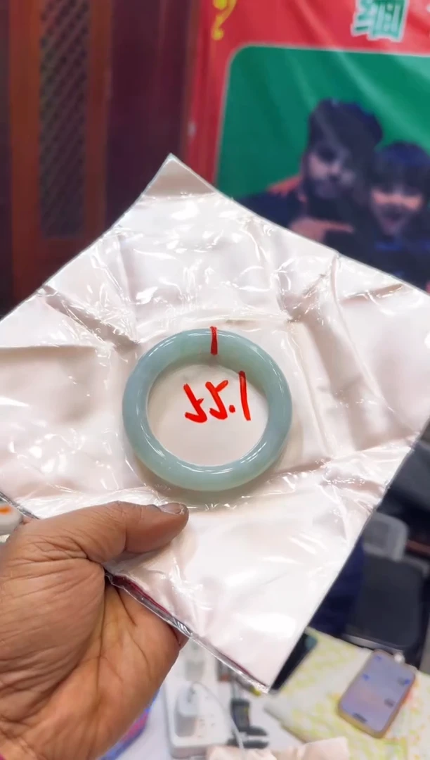 未镶嵌手镯翡翠手镯
