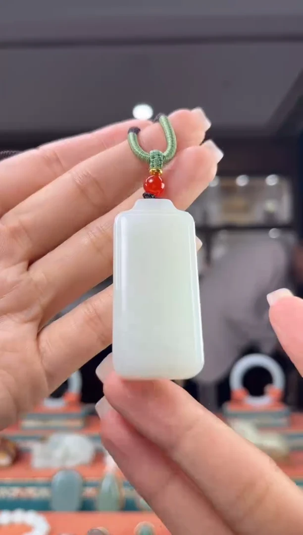 颈饰未镶嵌和田玉佩佩