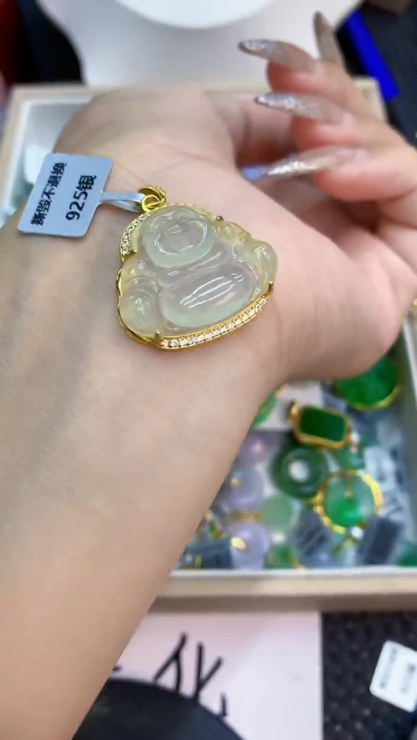 颈饰未镶嵌翡翠1