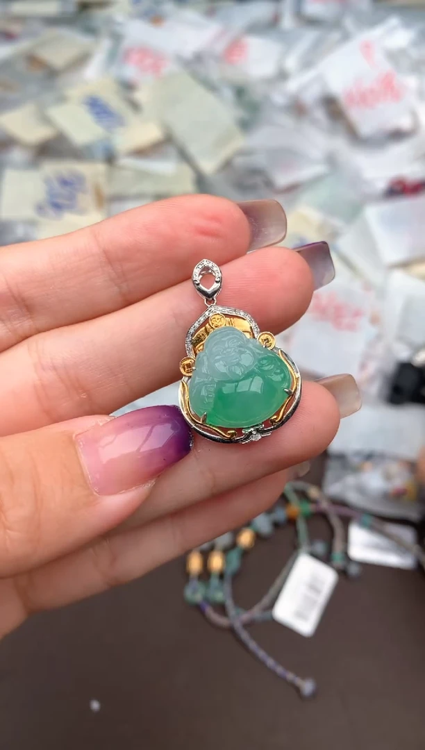 18K金镶嵌挂件翡翠—