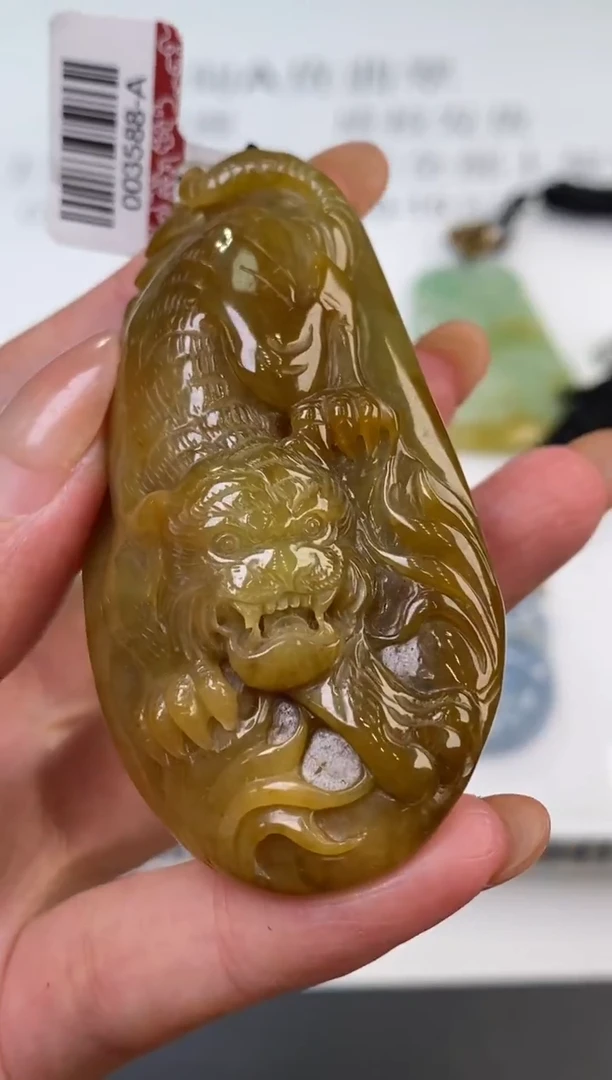 18K金镶嵌挂件翡翠晨**绿378731  多人