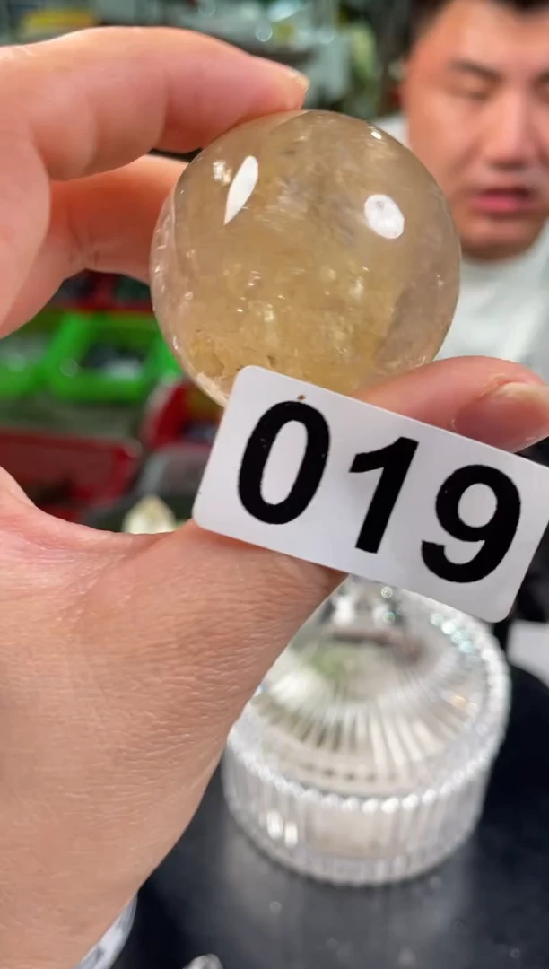未镶嵌水晶大型摆件（非配饰）黄水晶球019  94克