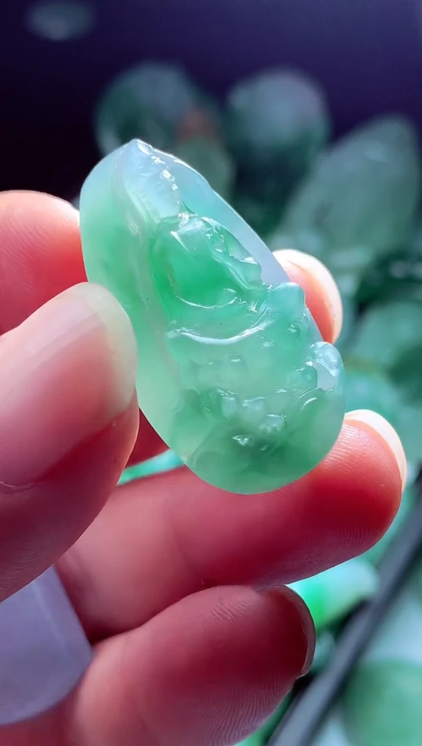 未镶嵌定制翡翠怡*?翡翠毛货定制