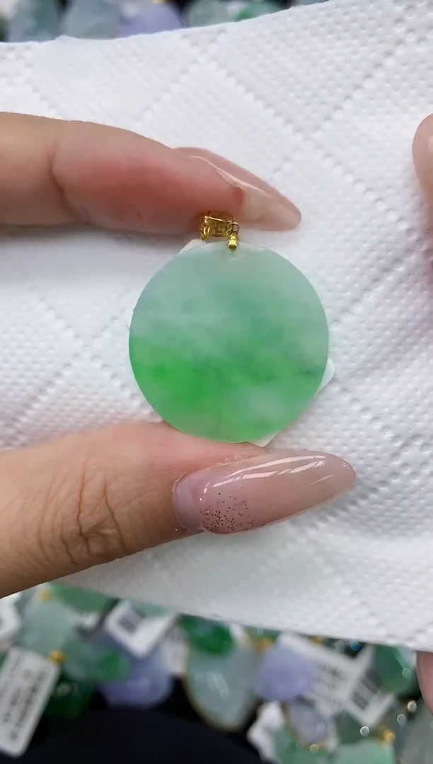 颈饰18K金镶嵌翡翠1111111111