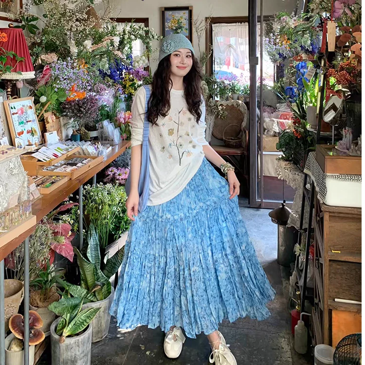 韩系清新雪纺设计感百搭褶皱碎花半身裙女春秋小众蓝色印花长裙子