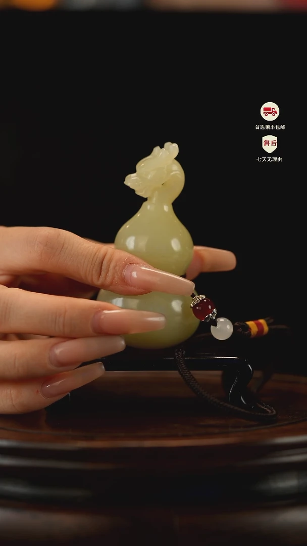 云南石竹叶青雕刻：龙头福禄手把件