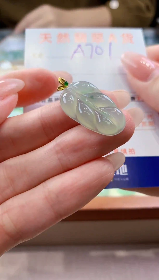 颈饰18K金镶嵌翡翠天然缅甸a货翡翠