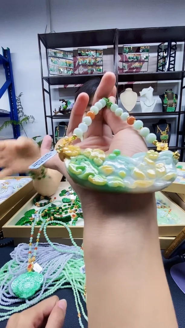 颈饰未镶嵌翡翠吊坠