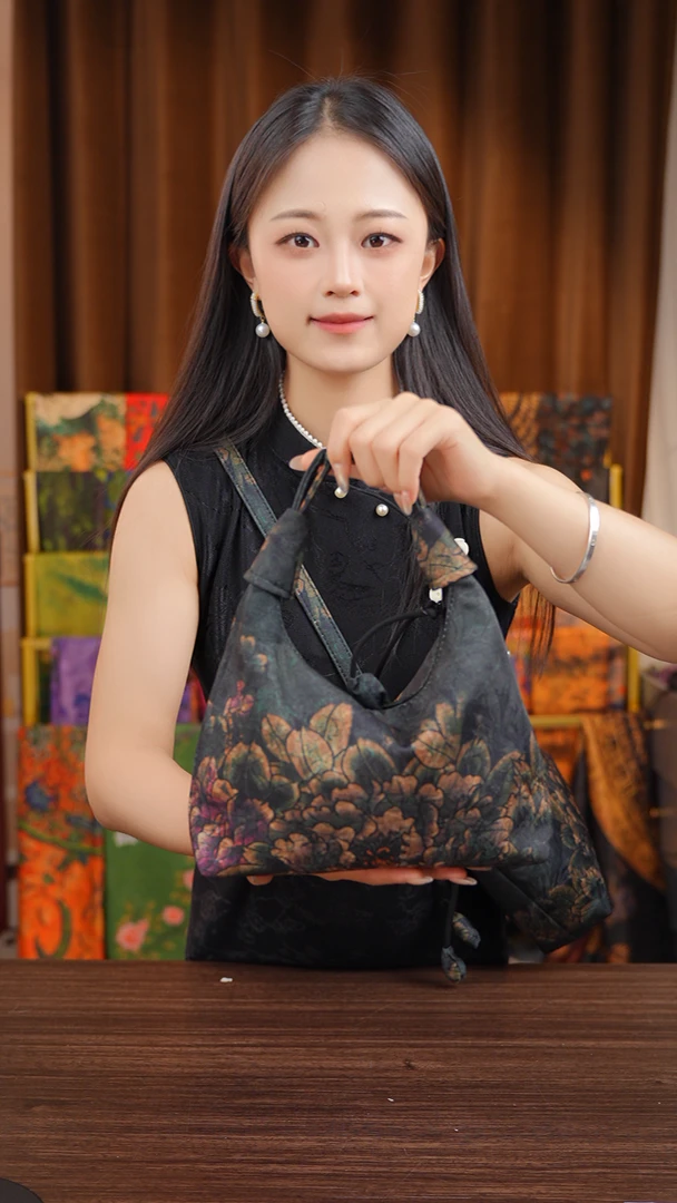 新款月牙包 花萝 28*17定位花 斜挎包手提包 国风包 热款