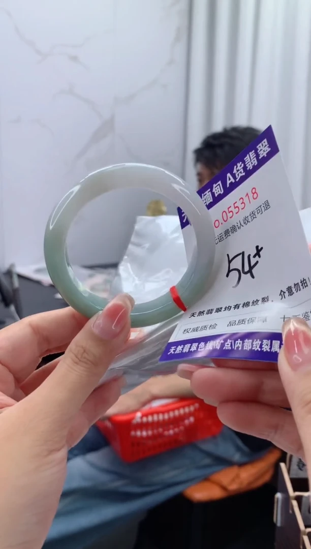 翡翠手镯未镶嵌有纹，完美者勿拍
