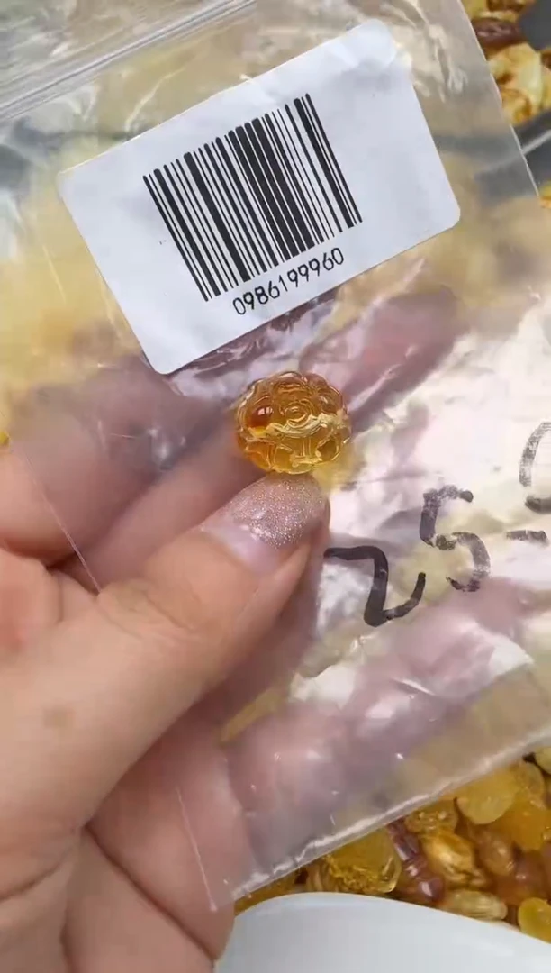 裸石琥珀未镶嵌如图
