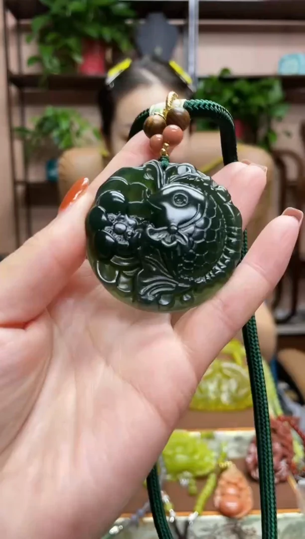 未镶嵌蛇纹石玉颈饰·