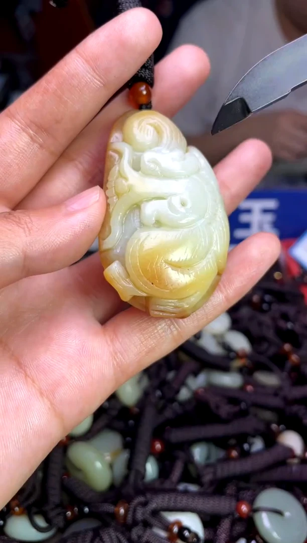 未镶嵌和田玉挂件1