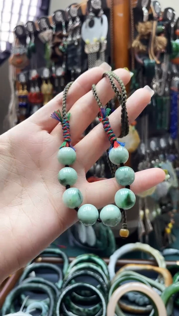 颈饰未镶嵌翡翠饰品