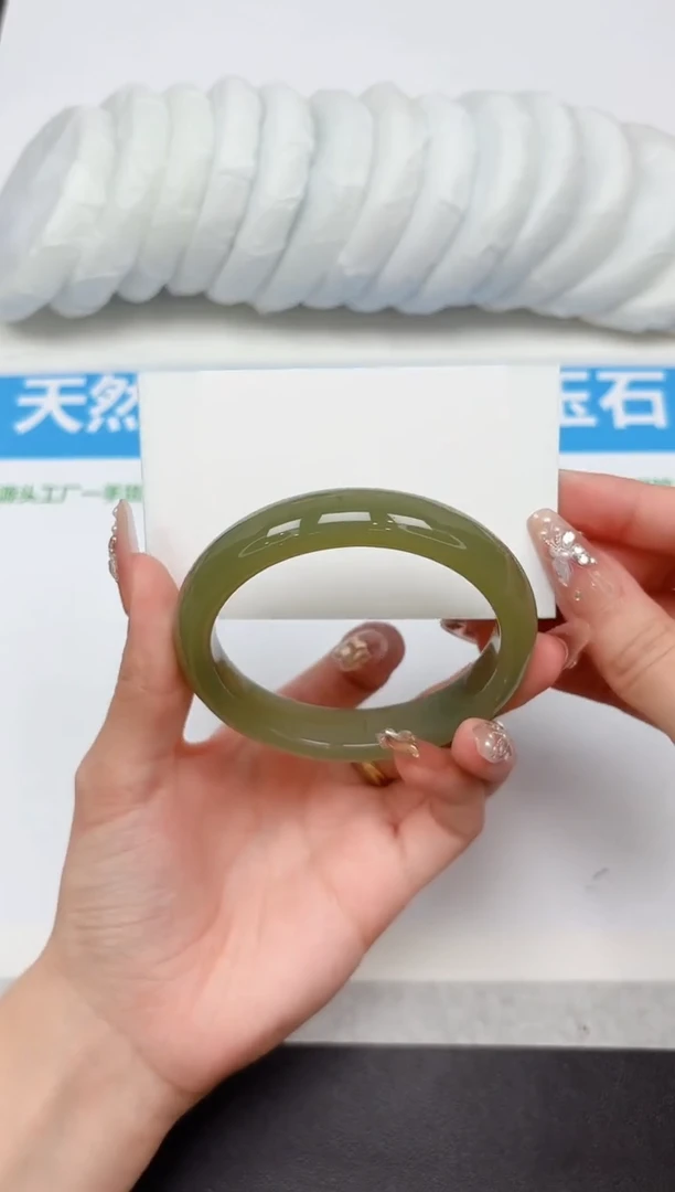 未镶嵌手镯石英质玉357-59.0