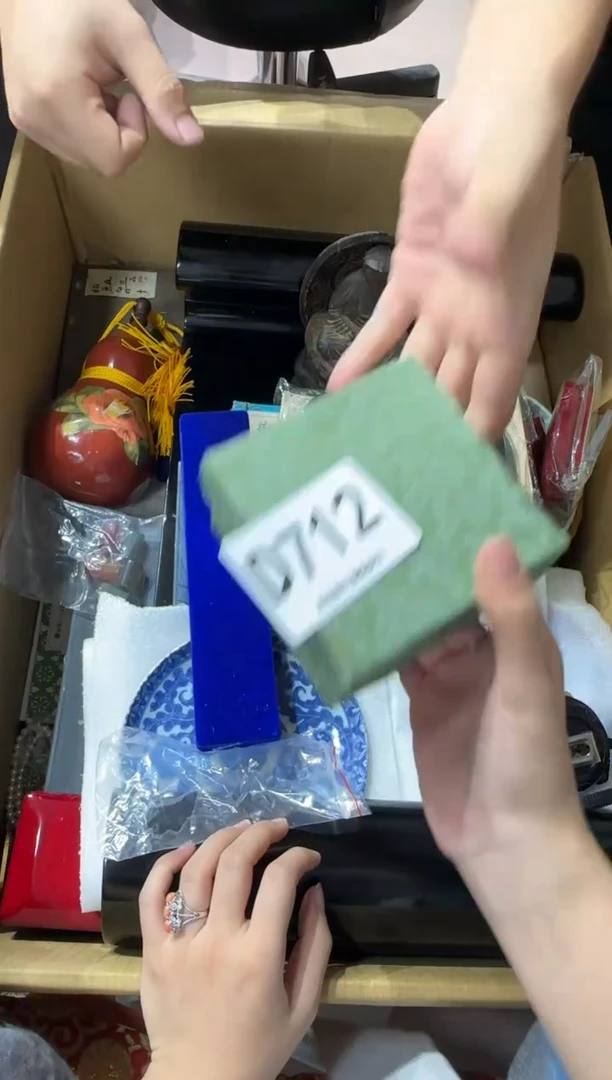 香***?712...中古产品谨慎参拍