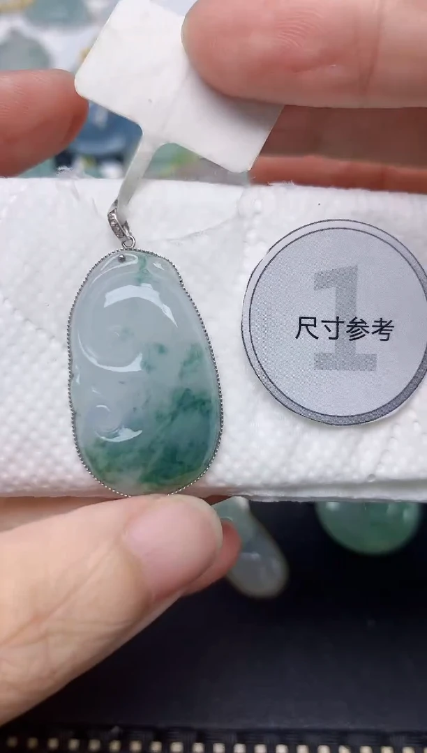 颈饰18K金镶嵌翡翠天然缅甸A货翡翠